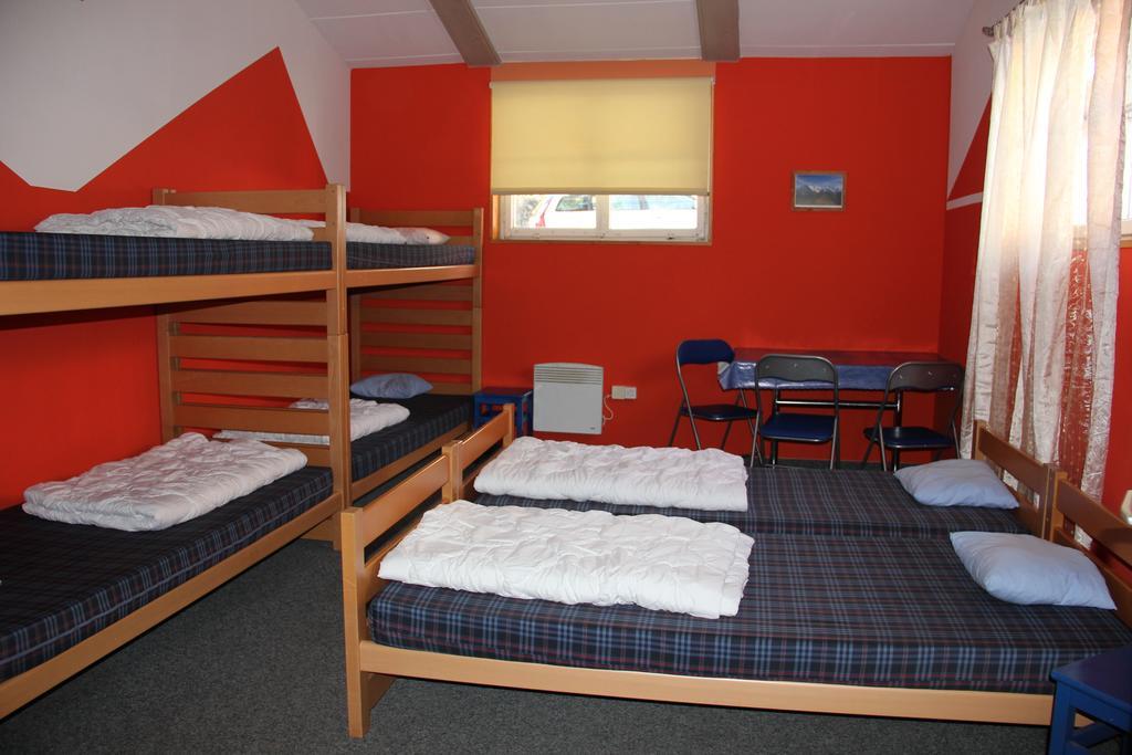 Downtown Lodge Hostel - Unique Simple Central 格林德瓦 客房 照片