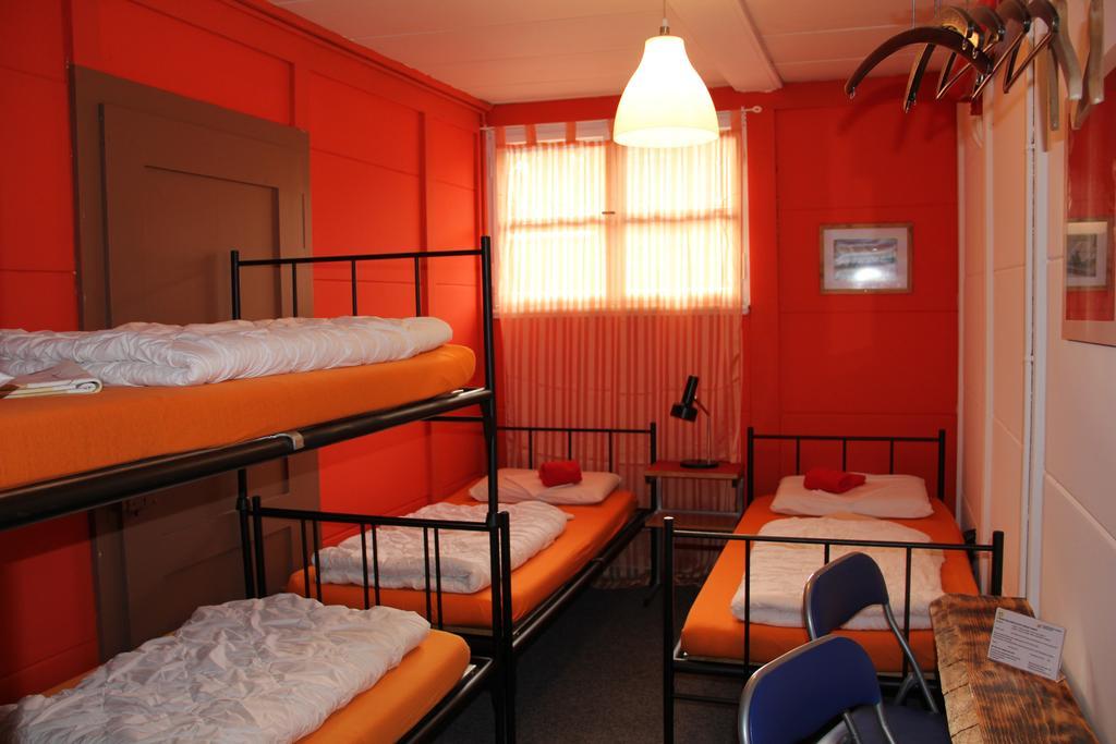 Downtown Lodge Hostel - Unique Simple Central 格林德瓦 客房 照片