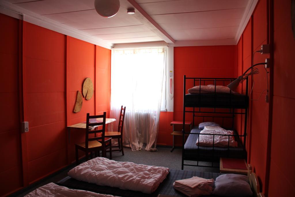 Downtown Lodge Hostel - Unique Simple Central 格林德瓦 外观 照片