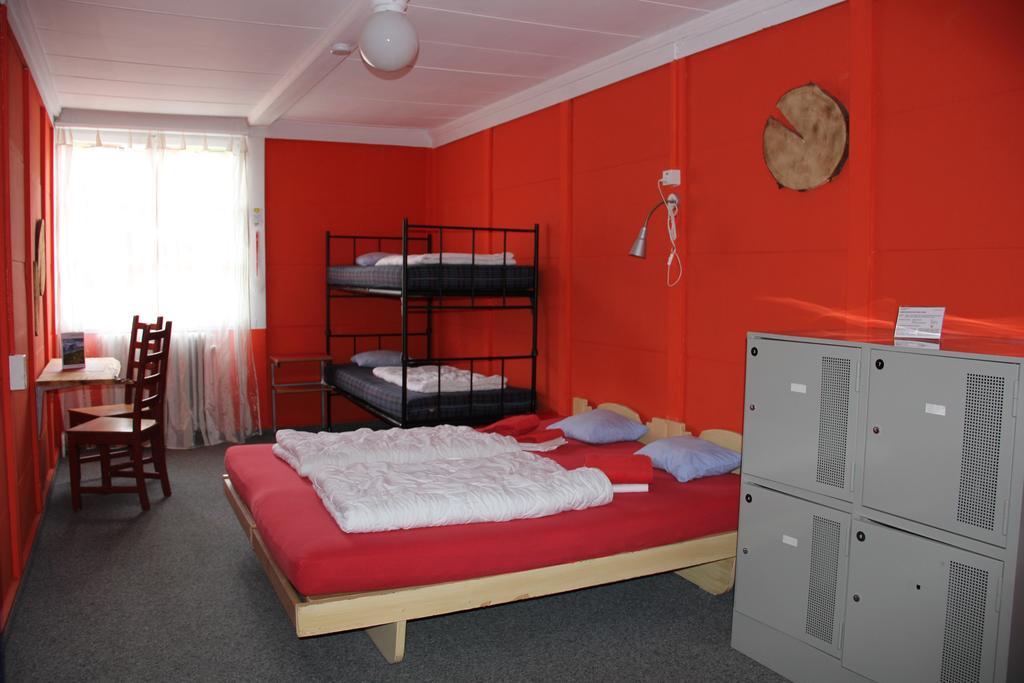 Downtown Lodge Hostel - Unique Simple Central 格林德瓦 外观 照片