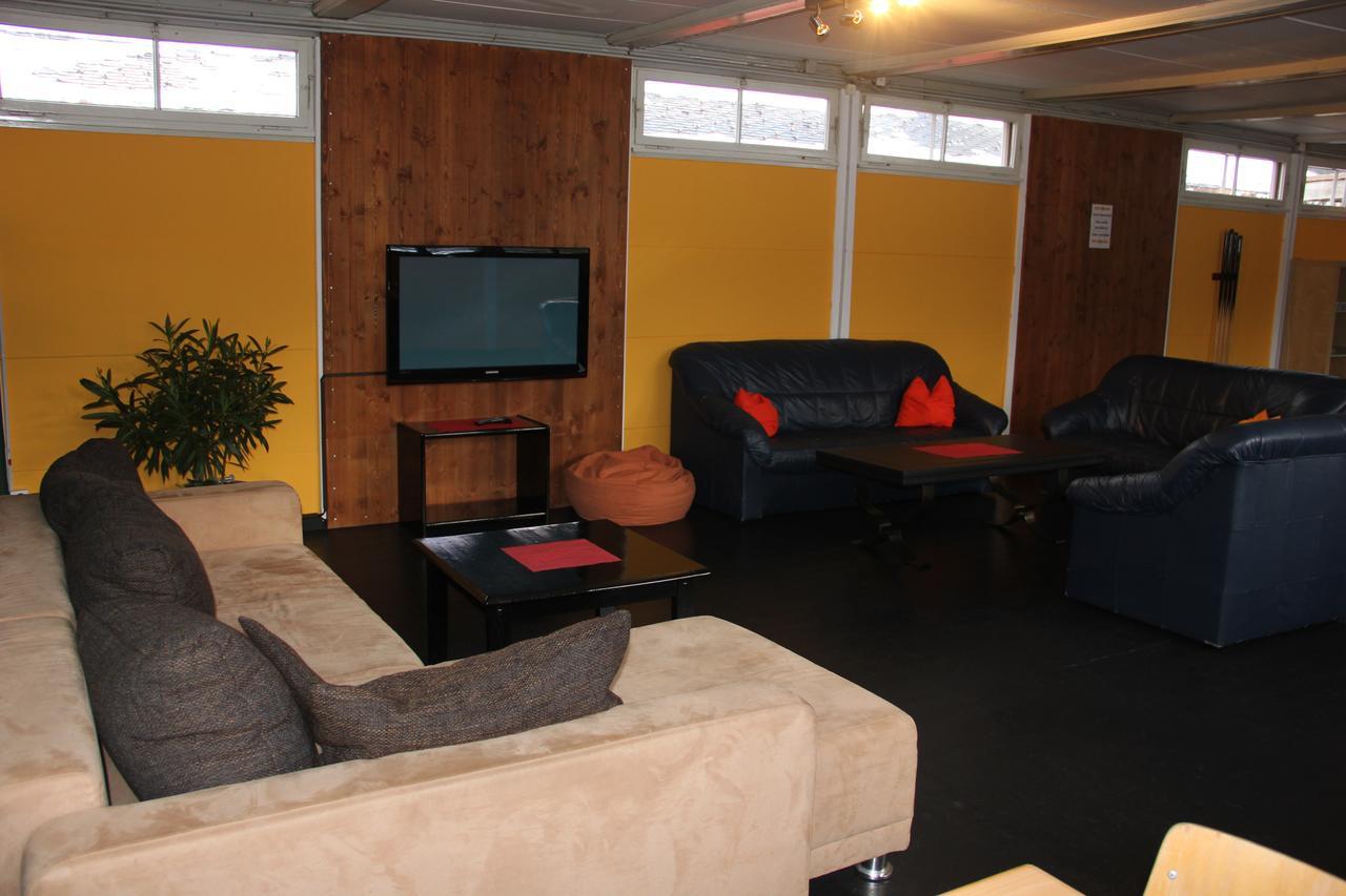 Downtown Lodge Hostel - Unique Simple Central 格林德瓦 外观 照片