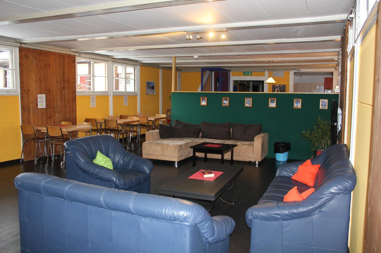 Downtown Lodge Hostel - Unique Simple Central 格林德瓦 外观 照片