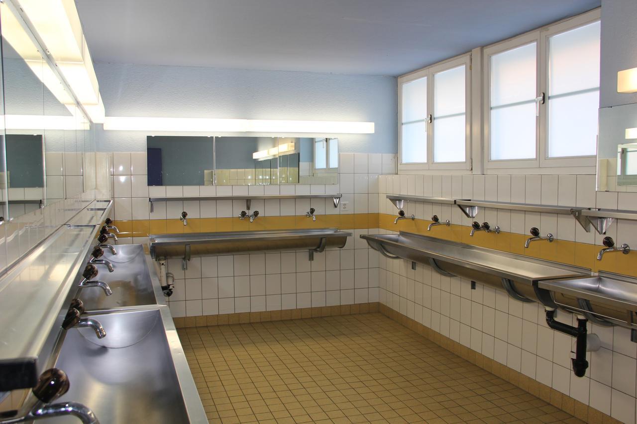 Downtown Lodge Hostel - Unique Simple Central 格林德瓦 外观 照片